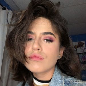 Meet your Posher, Elise